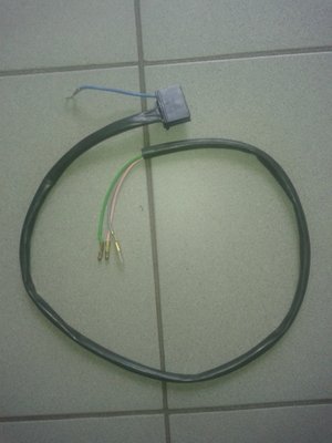 een bijbedrading met de serienummer 32111-148-412 is een kleinere kabel