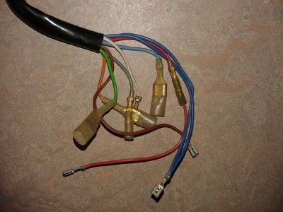 de voorste kabels (zijn er 8)