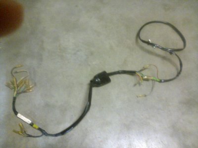 de connectie met de 2 kabels .... volgende foto zie verduidelijking ...