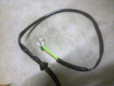 deze sub-kabel 32101-148-671 vertrekt van het midden van de brommer en past mooi in het spatbord naar het achterlicht